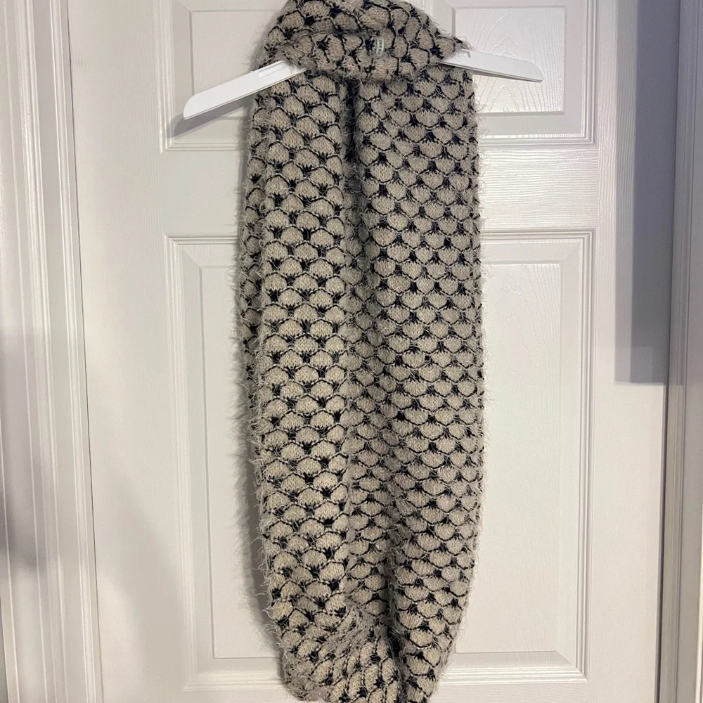 Infinity scarf - Picture 1 of 1